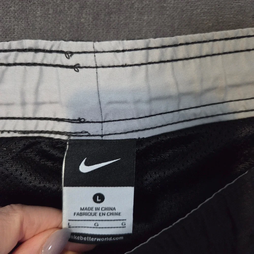 Nike Board Shorts Mens Large Black Contrast Stitch Cargo Pocket Swim Trunks